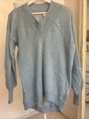 Soft V-Neck Cashmere Sweater - Light Blue